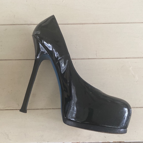 Women’s Yves St. Laurent platform stillettos in black patent in size 41. - Picture 7 of 7